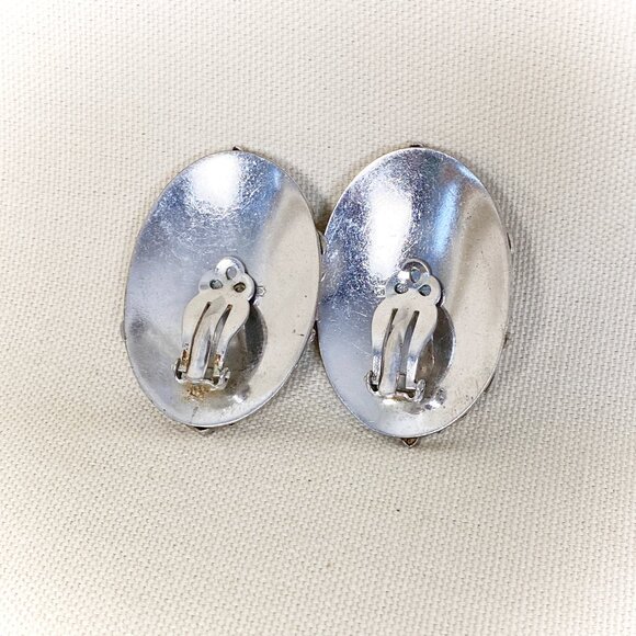 Vintage 1980s Whiting & Davis Filigree and Shell Statement Clip On Earrings - Picture 5 of 6